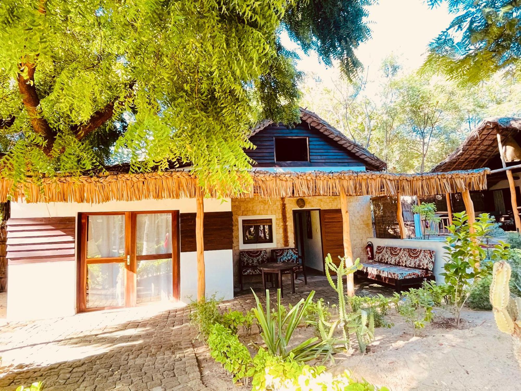 Vovo Telo Lodge Toliara Extérieur photo