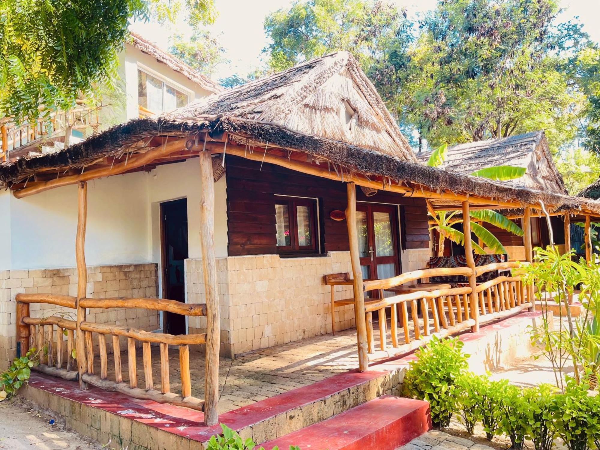 Vovo Telo Lodge Toliara Extérieur photo